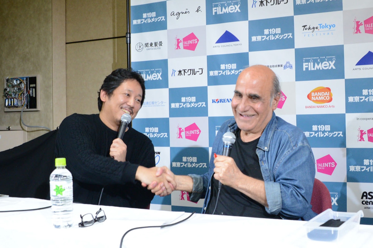 溝口健二の「近松物語」が好きということで意気投合する入江悠（左）とアミール・ナデリ（右）。