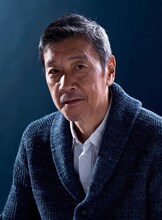 徳田浩章役の奥田瑛二。