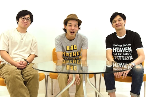 「お米とおっぱい。」コメント映像収録の様子。左から高木公佑、上田慎一郎、山口友和。