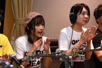 「カメラを止めるな！」オーディオコメンタリー「監督＆キャスト16名（わいわいver.）」収録時の様子。左から秋山ゆずき、真魚。