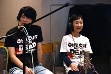「カメラを止めるな！」オーディオコメンタリー「監督＆キャスト16名（わいわいver.）」収録時の様子。左から長屋和彰、どんぐり（竹原芳子）。