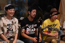 「カメラを止めるな！」オーディオコメンタリー「監督＆キャスト16名（わいわいver.）」収録時の様子。左からしゅはまはるみ、濱津隆之、上田慎一郎。