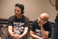 「カメラを止めるな！」オーディオコメンタリー「監督＆キャスト16名（わいわいver.）」収録時の様子。左から細井学、山崎俊太郎。