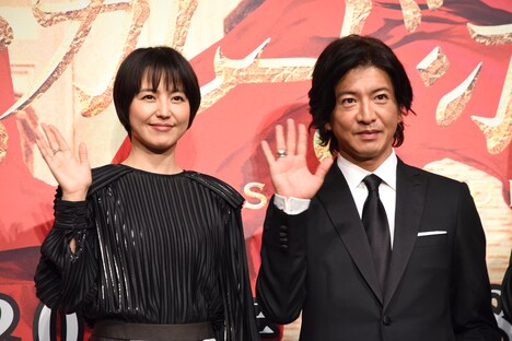 左から長澤まさみ、木村拓哉。