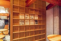 ZENON SAKABAのサインウォール。