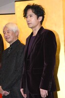 左から手塚眞、稲垣吾郎。