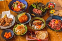 料理メニューの集合写真。