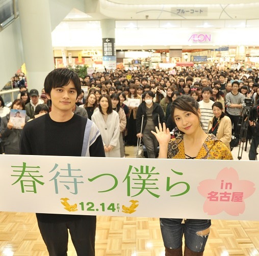 左から北村匠海、土屋太鳳。