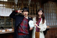 左から中島健人、中条あやみ。