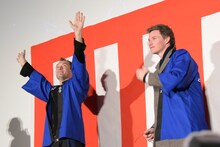 左からジュード・ロウ、エディ・レッドメイン。