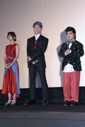 左から篠田麻里子、MIYAVI、加藤諒。