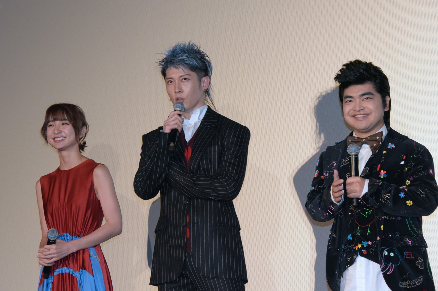 左から篠田麻里子、MIYAVI、加藤諒。