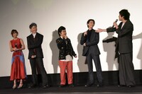 「ギャングース」初日舞台挨拶の様子。