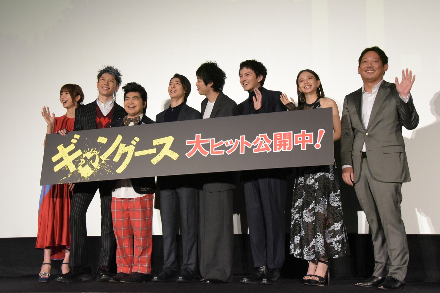 左から篠田麻里子、MIYAVI、加藤諒、高杉真宙、渡辺大知、林遣都、山本舞香、入江悠。