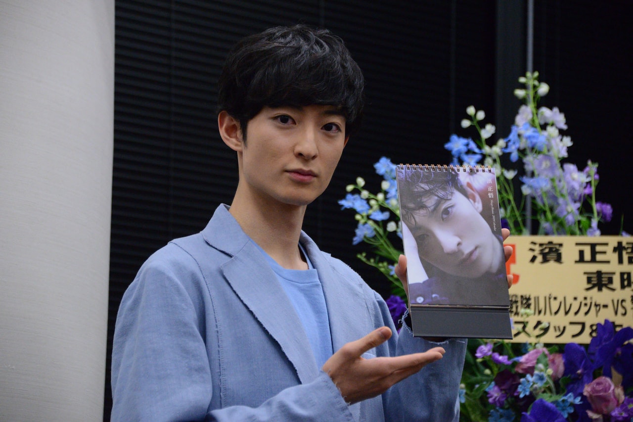 濱正悟カレンダー発売、レオタードで学んだコメディ演技は「クールな人間の強み」