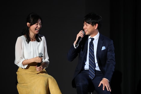 左から本仮屋ユイカ、山下健二郎