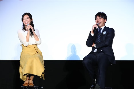 左から本仮屋ユイカ、山下健二郎。