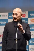 審査委員長のウェイン・ワン。