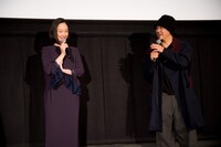 左から黒木華、大森立嗣。