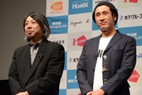 左から豊田利晃、渋川清彦。