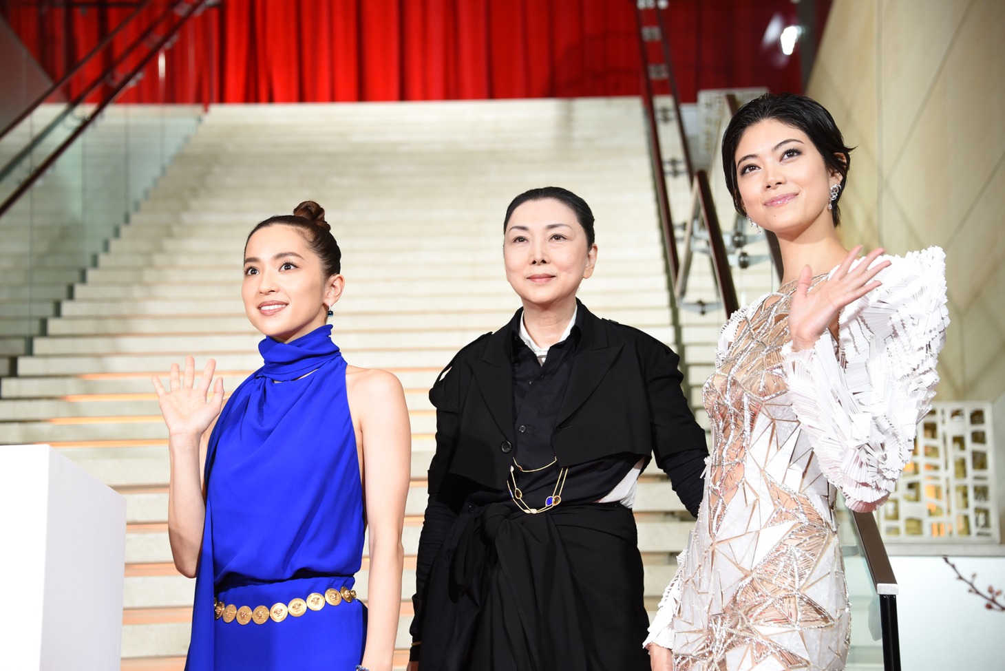 左から中村アン、梶芽衣子、森星。