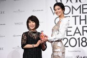 左から渡辺三津子、森星。