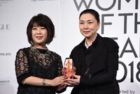 左から渡辺三津子、梶芽衣子。