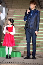 左から横溝菜帆、宮野真守。