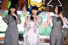 「Tiny Baby」の振り付けを披露するPerfume。