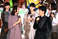 「グリンチ」プレミア点灯式の様子。