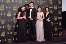 左からKoki,、東出昌大、寺島しのぶ、三島有紀子。