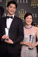 左から東出昌大、寺島しのぶ。