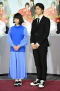 左から黒島結菜、伊藤健太郎。