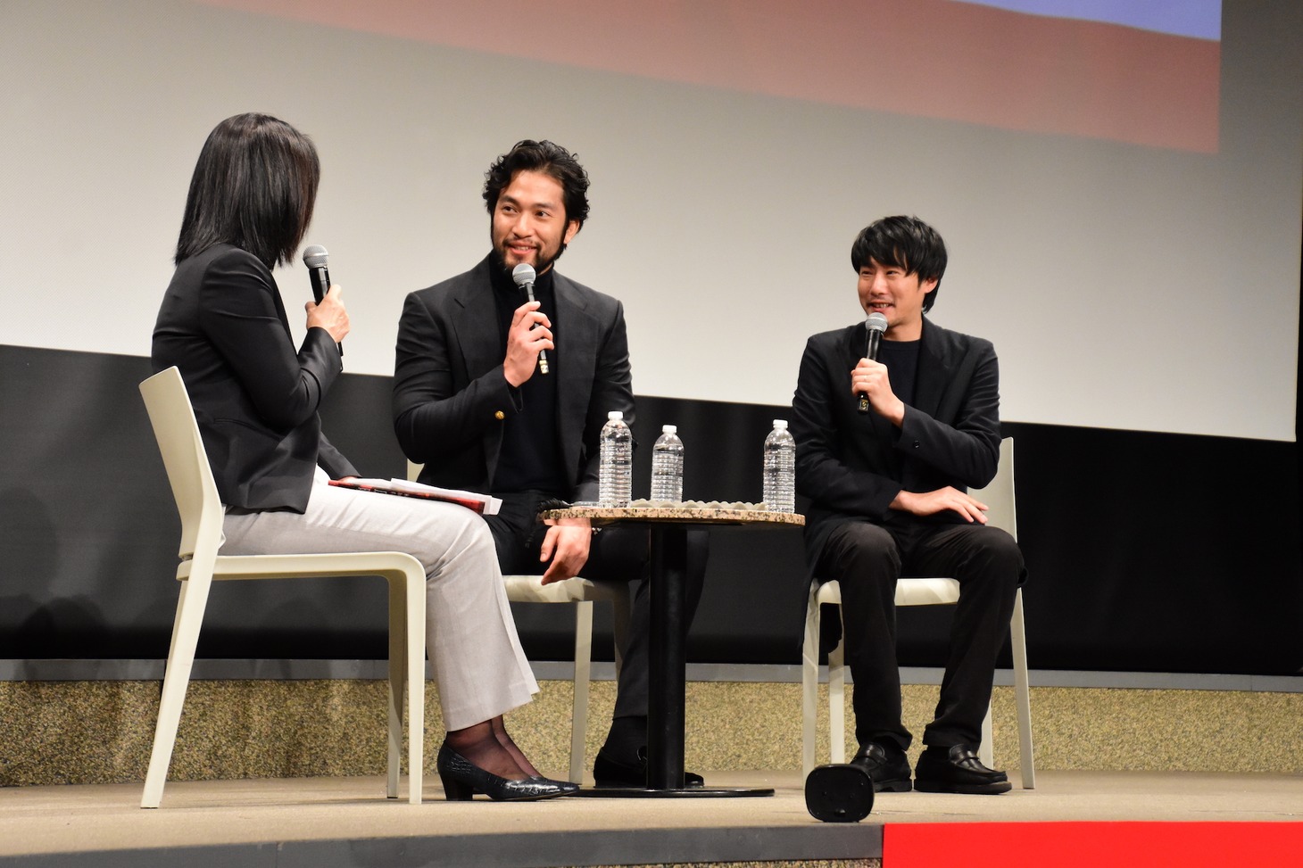 広島国際映画祭2018に参加した阿部進之介（中央）、藤井道人（右）。