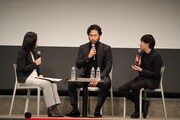 広島国際映画祭2018に参加した阿部進之介(中央)、藤井道人(右)。