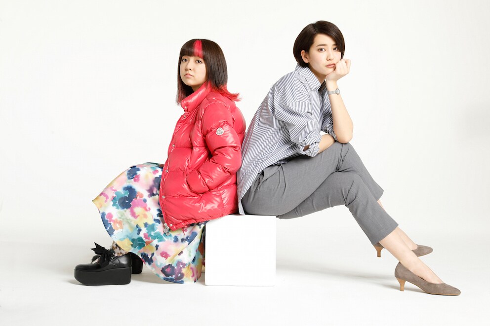 左から上白石萌音、山崎紘菜。