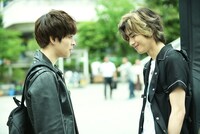 映画「愛唄 －約束のナクヒト－」の場面カット。