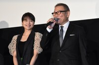 左から有村架純、國村隼。