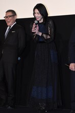 左から國村隼、桜庭ななみ。