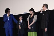 左から青木崇高、歸山竜成、有村架純、國村隼。