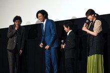 左から斉藤和義、青木崇高、歸山竜成、有村架純。