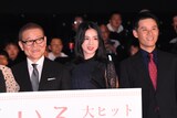 左から國村隼、桜庭ななみ、吉田康弘。