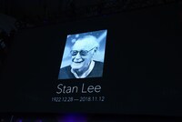 スタン・リーの追悼映像上映の様子。