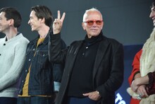 ピーター・ウェラー（中央右）。