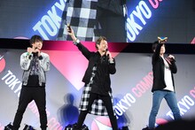 左から高野八誠、つるの剛士、吉岡毅志。