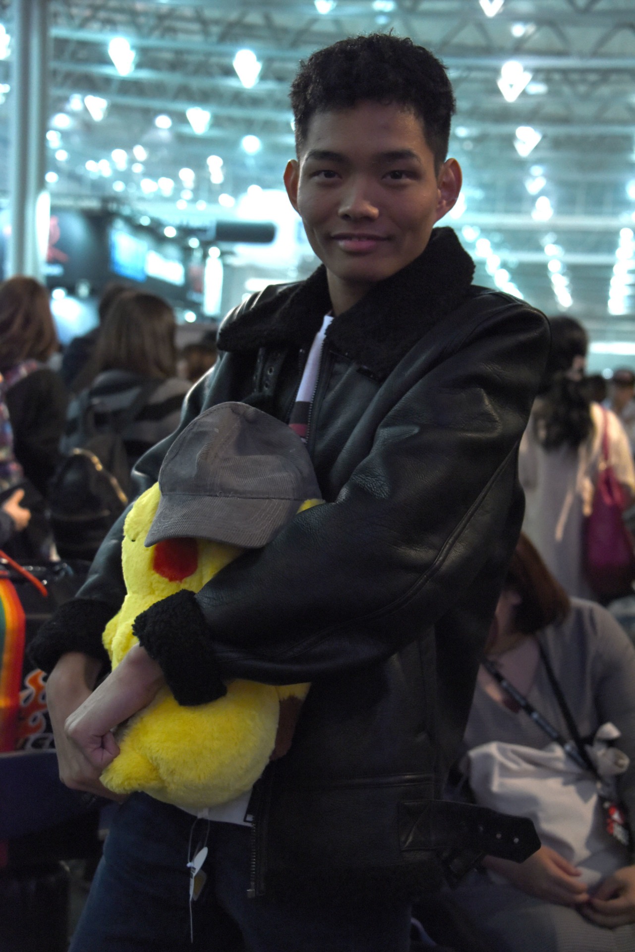 ティムのコスプレで来場したファン。