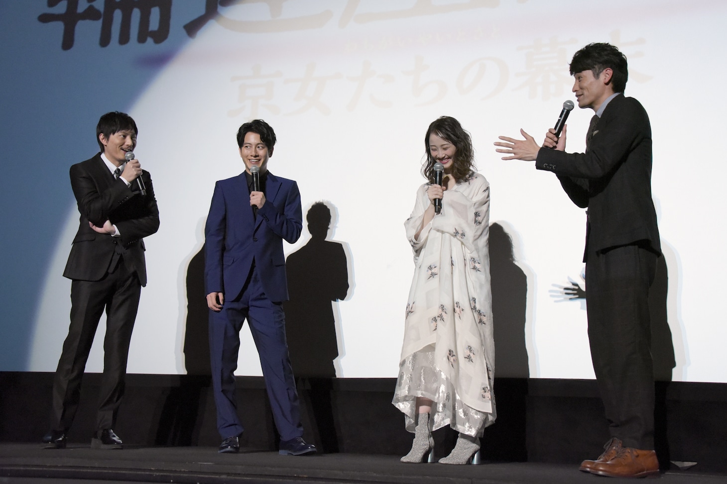 「輪違屋糸里 京女たちの幕末」完成披露上映会の様子。