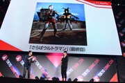 「ウルトラマン」の好きなエピソードを紹介する濱田龍臣（右）。
