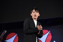 「ULTRAMAN」の特別映像を観て感動する濱田龍臣。