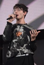 エズラ・ミラー